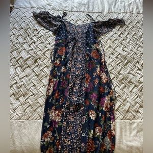 Floral cold shoulder midi dress. Size M